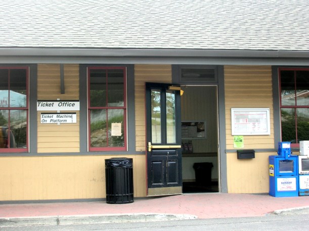 Live in Downtown Fairfield- Commuter's Dream Home!