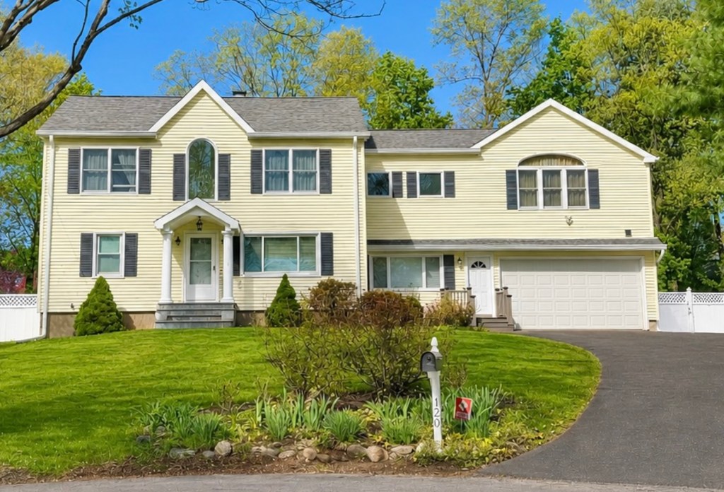 Photo of 120 Saddle View Road, Fairfield, CT